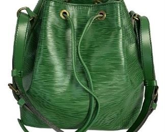 Shoulder Bag Louis Vuitton Noe
-Green Epi Calfskin Leather Calf Leather
-Black Stitching
-Golden Brass Hardware
-24cm x 26cm x 18cm
-AAP7629