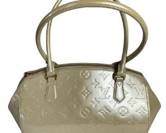 Luxury women's accessories, ladies handbags, luxe designer purses, high fashion accessory, fashion styles and trends
-Blanc Colair Monogram Vernis Calfskin Leather
-Golden Brass Hardware
-33cm x 18cm x 16cm
-AAP7663