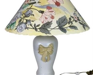 VINTAGE ENGLISH REGENCY YELLOW AND WHITE BOW LAMP W HAND PAINTED FLORAL MOTIFF SHADE FOR KATHRYN LOGAN | TRADITIONAL MACKENZIE CHILDS STYLE HOME DECOR LIGHTING LAMPS LIVING ROOM DINING ROOM BEDROOM DECOR FURNITURE 1 OF 2
-26" X 21" DIAMETER WITH SHADE
-VERY GOOD CONDITION
-DP5521