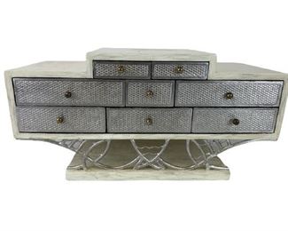 
VINTAGE MODERN 3 TIER 8 DRAWER WHITE & SILVER TABLE TOP \ DRESSER TOP JEWELRY BOX ON STAND
- 10" X 20" X 8" APPROX
-VERY GOOD CONDITION CONSISTENT WITH AGE AND USE, SOME WEAR
-DP5521