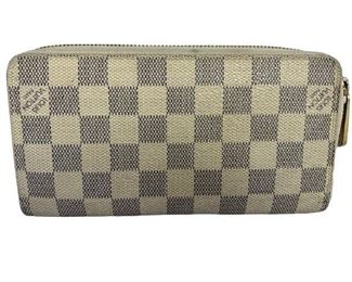 Luxury women's accessories, ladies handbags and wallets luxe designer purses, high fashion accessory, fashion styles and trends
-Ivory Damier Azur Coated Canvas
-Golden Brass Hardware
-19.5cm x 10.5cm x 2.3cm
-AAP5737