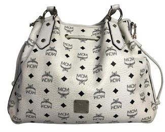 Luxury women's accessories, ladies handbags, luxe designer purses, high fashion accessory, fashion styles and trends
-Ivory Visetos Coated Canvas
-Ivory Champagne Leather
-Gold Hardware
-35cm x 5cm x 30cm
-AAP8941