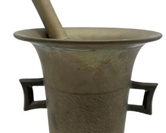 VINTAGE SOLID BRASS MORTAR AND PESTLE SET | COLLECTIBLE DRUG STORE APOTHECARY MEDICINE MEDICINAL PHARMACIST HERBALIST MEMORABILIA MID CENTURY
- 5" X 5.5" MORTAR / 8" X 1.5" PESTLE
-VERY GOOD CONDITION CONSISTENT WITH AGE
-DP5521