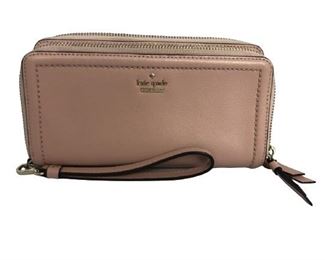 VINTAGE KATE SPADE PINK WALLET/WRISTLET 8.5"
- 8.5" X 4.5" X 1.5"
- CONTINENTAL STYLE
- DOUBLE ZIPPERED POCKETS WITH SPACES FOR CREDIT CARDS, CURRENCY, ETC.
- REMOVABLE WRIST STRAP
- SOME INTERIOR PENMARKS - SEE PHOTO
- GOOD VINTAGE CONDITION