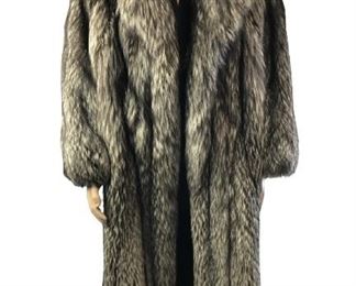 MEN'S FOX LONG FUR COAT W/ MATCHING SCARF
- CLASSIC GRAY FUR
-CUSTOM MADE IN CANADA
- COAT MEASUREMENTS:
SHOULDER TO SHOULDER 21"
SLEEVE LENGTH FROM SHOULDER 27"
COAT LENGTH FROM NECK 52"
ACROSS WAIST 24"
- SCARF LENGTH: 80"
- BLACK SILK LINING WITH HEART DESIGN
- "H.F.M." MONOGRAMMED ON LINING (SEE PHOTO)
- GOOD VINTAGE CONDITION