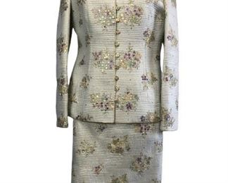 
AURORA RUFFOLO CHRISTIAN RUPERTO GOLD SUIT
-VINTAGE GOLF BROCADE SUIT. PALE GREEN AND GOLD LUREX FABRIC EMBROIDERED WITH GOLD FLORAL DESIGNS ACCENTED WITH SMALL FLOWER SEQUINS ATTACED WITH GOLD THREAD. JACKET CLOSES WITH 11 JEWEL ENCRUSTED GOLD BUTTONS.
-MEASUREMENTS FLAT LAY
-JACKET SHOULDER 17.5" BUST 20" SLEEVE 25" LENGTH 25"
-SKIRT WAIST 16.5" HIP 21" LENGTH 25"
-MINOR SIGNS OF WEAR GOOD CONDITION
-TK111220