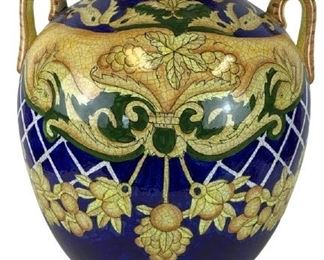 VINTAGE LARGE SPANISH TALAVERA MAJOLICA STYLE DOUBLE HANDLE URN VESSEL VASE | TRADITIONAL SPANISH STYLE CERAMICS POTTERY CRACKLE GLAZE STYLE HAND PAINTED STUDIO STYLE GARDEN DECOR INDOOR OUTDOOR HOME AND GARDENS DECOR
-21" X 16" DIAMETER APPROX
-VERY GOOD CONDITION
-DP5621