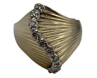 VINTAGE GOLD DECO STYLE SHELL RING WITH DIAMOND STYLE CRTYSTAL JEWELS
-SIZE 4
-4.4 G
-VERY GOOD VINTAGE CONDITION
-DP5721