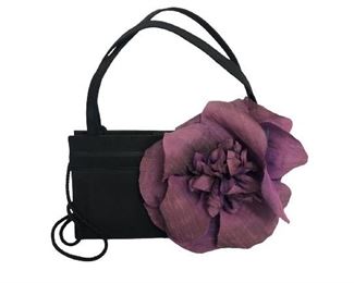 VTG LORREN BELL EVENING BAG W/PURPLE FLOWER 9.5"
- 9.5" X 5.25" X 2.5"
- BLACK NYLON WITH TEXTURED PURPLE FLOWER
- TOP HANDLES AND CORDED SHOULDER STRAP
- MAGNETIC SNAP CLOSURE
- INSIDE POCKET
