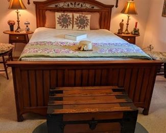 Queen Size Bed  with like new Mattress Set (Lady used her stimulus check to purchase from mattress maker in Katy.)