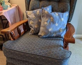 Colonial style recliner