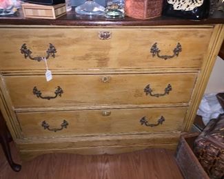 nice 3 drawer chest