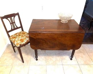 Terrific Drop Leaf Table with Single Drawer