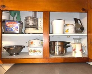 Vintage Milkshake Blender, Vintage Corning Casserole Dishes, Cook Pots, Vintage Pitchers & Carafes, Colander, Food Storage Containers & Food Processor 
