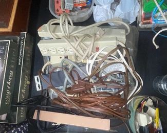 Extension Cords & Power Bars & Surge Protectors 