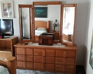Modern Dresser with Mirror 
