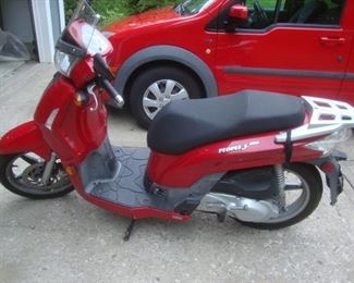 Kymco People's 200 Scooter