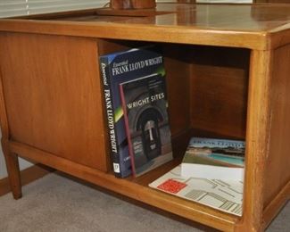 Tomlinson Sophisticate MCM cocktail/bar/storage table 1950s (33” square x 23” high)