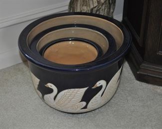 nesting set of planters w/swan motif