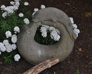 garden art baby seal and mother