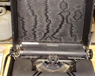Vintage Smith Corona Typewriter w/Case 