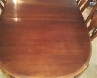BERNHARDT Dining Room Table with one Leaf and 6 Chairs. 29 x 82 x 49