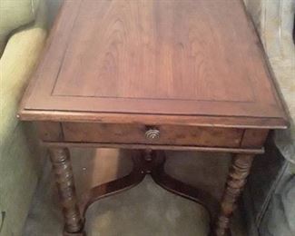 HENREDON Fine Furniture. End Table. 24 x 23 x 28. With one drawer.
