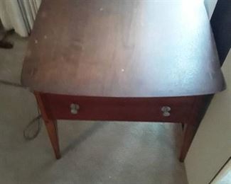 LANE Side Table. 19 x 22 x 26