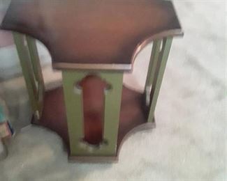 End Table. 20 x 21 x 21