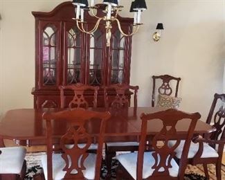 Beautiful Dining Room Set
Table w/8 Chairs, Hutch and Buffet