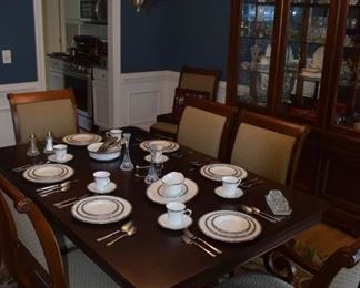 Bassett Dining Room Set w/ THREE leaves and Pads