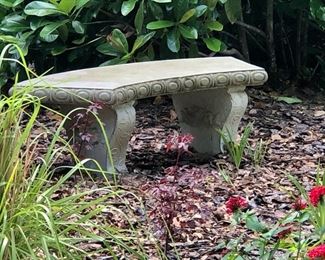 Concrete benches
Total four available