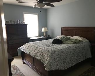 Queen Size Sleigh Bed and Dresser