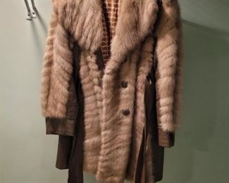 VINTAGE REAL FUR COAT POSSIBLY MINK?