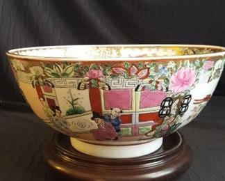 Da Qing Qianlong, Famille Rose Chinese Bowl