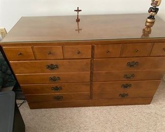 Ethan Allen Solid Maple and Birch  6-drawer chest of drawers.  