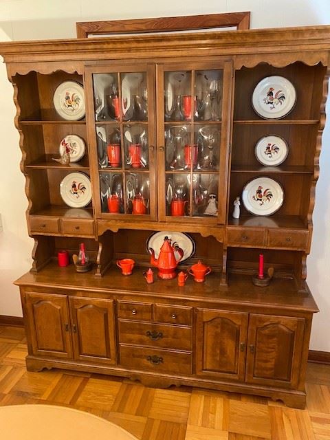 Solid Maple Vintage Ethan Allen Hutch (2-piece).    