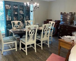 Ballard Dining Room Table with a leaf and 6 Chairs