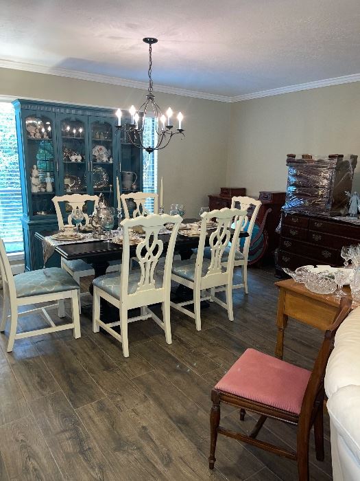 Ballard Dining Room Table with a leaf and 6 Chairs