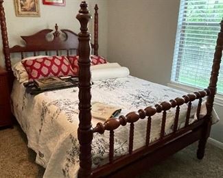Davis Cabinet Company Lillian Russel Full Size Bed with Mattress