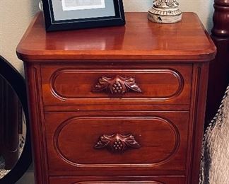 Davis Cabinet Company Lillian Russel Nightstand