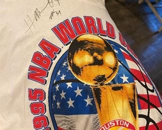 Hakeem Olajuwon Signed Tshirt