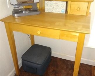 Small little Pine desk