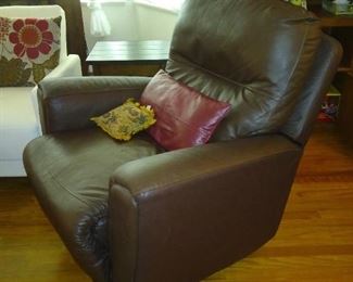 Beautiful brown leather recliner and gorgeous condition