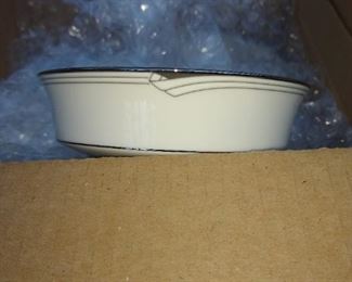This is the noritake Sterling cove bowl I'll try to get it all unpacked with pictures.