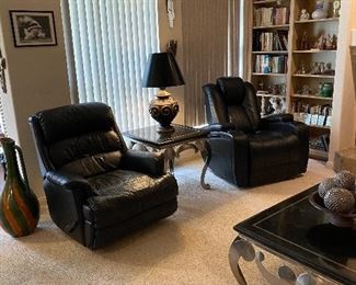BLACK LEATHER RECLINER