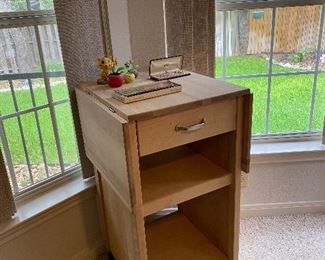 SMALL KITCHEN ISLAND