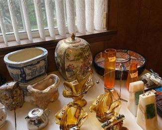 ORIENTAL GINGER JAR, LAZY SUSAN AND PLANTER/ MISC GLASS PIECES AND PAIR ONYX BOOKENDS 