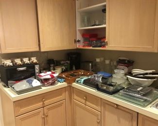 Toaster Oven, Keurig, Pyrex, Kitchenwares