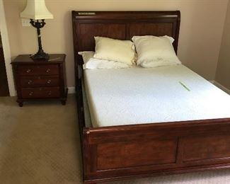 Queen bed 